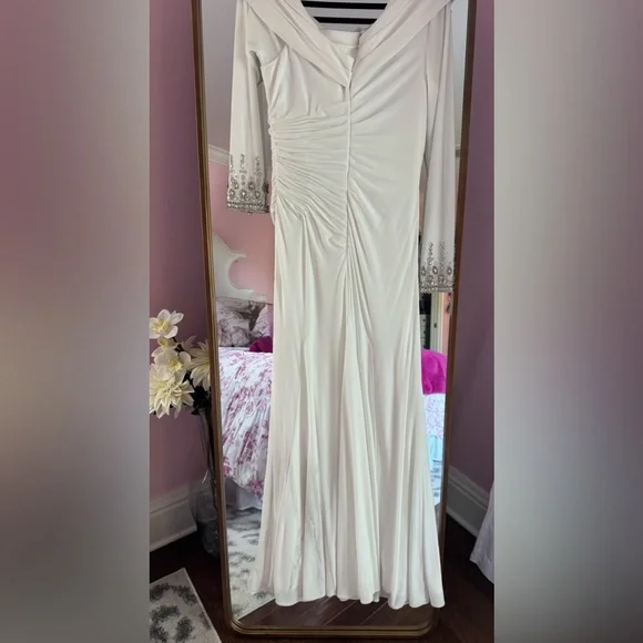 Mac Duggal Size 8 Beaded Cuff Drop Shoulder Faux Wrap White Gown. - Picture 7 of 15